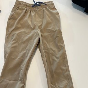 Vineyard vines performance khaki colored joggers